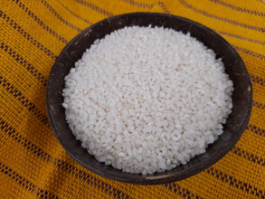 Acharmati Organic Polished Rice – slender-grain, mildly aromatic rice with a light texture, perfect for everyday cooking and traditional Indian meals