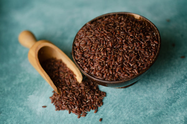 Navara – Organic unpolished red rice known for its low glycemic index and Ayurvedic benefits, traditionally used in healing diets, priced at ₹210 per kg